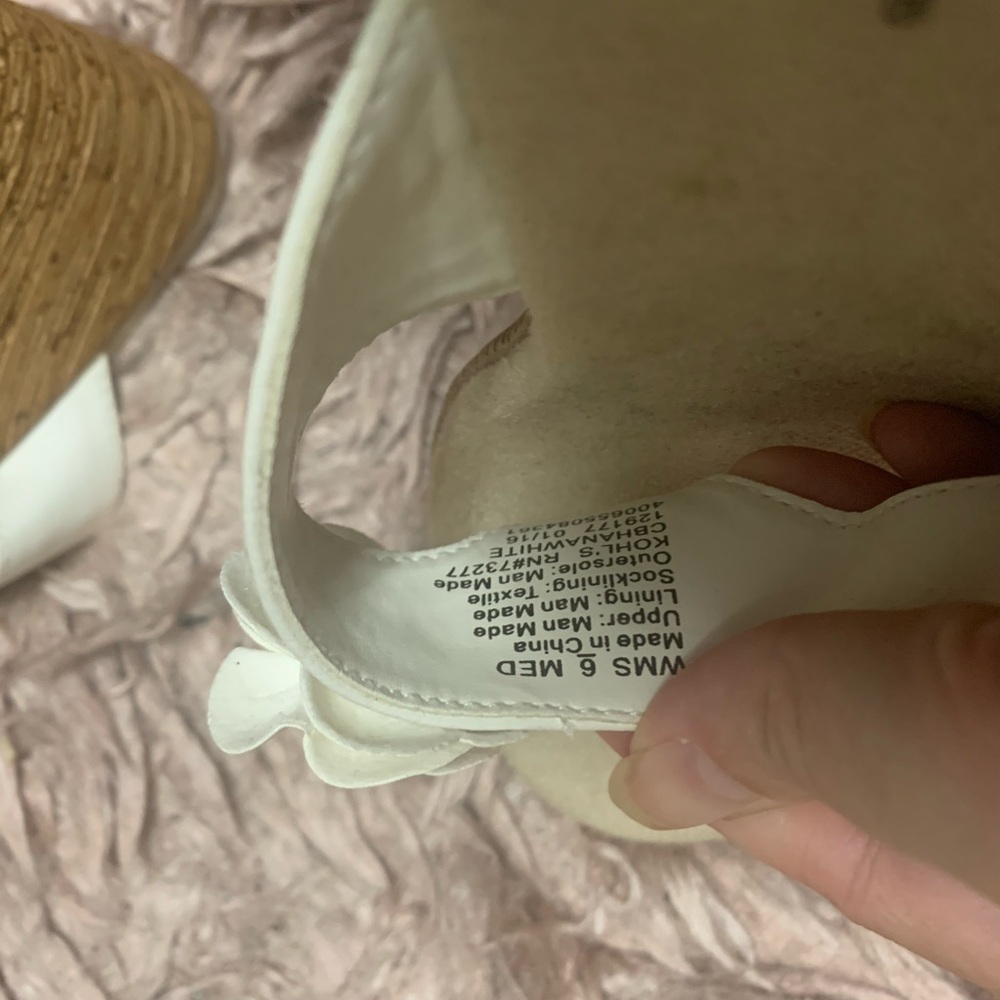 Croft & Barrow White Floral‎ Sandals - Picture 3 of 3